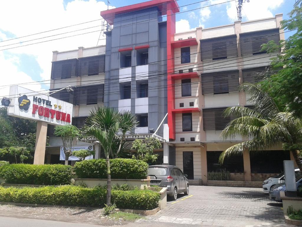 Hotel Fortuna Surabaia Exterior foto