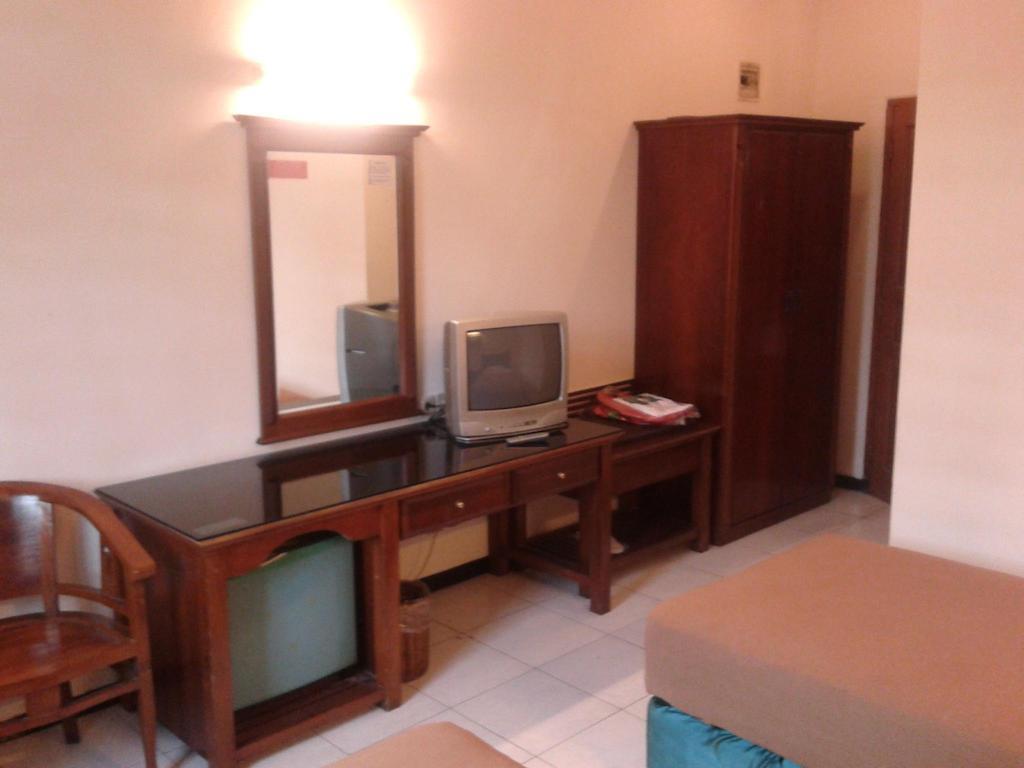 Hotel Fortuna Surabaia Quarto foto