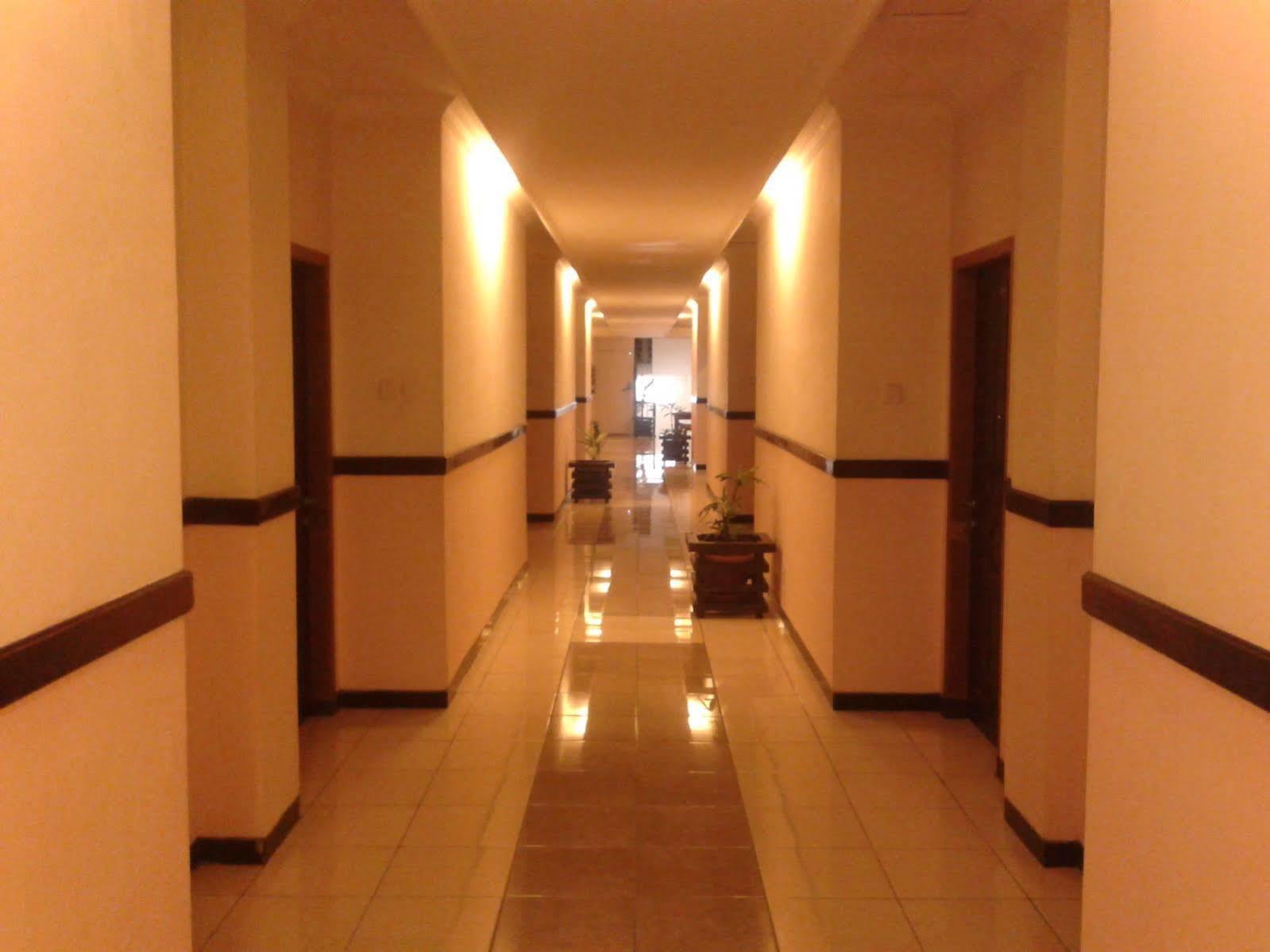 Hotel Fortuna Surabaia Exterior foto